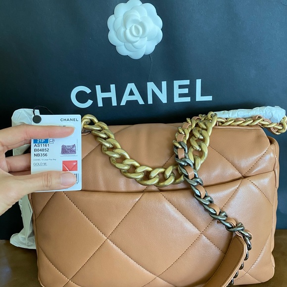 Authentic Chanel 19 21P Medium Flap Bag - Picture 3 of 6